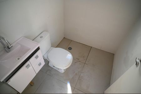 Casa para alugar com 120m², 2 quartos e 1 vaga Casa para alugar com 120m², 2 quartos e 1 vagaBanheiro
