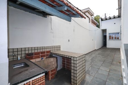 Casa à venda com 228m², 4 quartos e 2 vagas Casa à venda com 228m², 4 quartos e 2 vagasQuintal