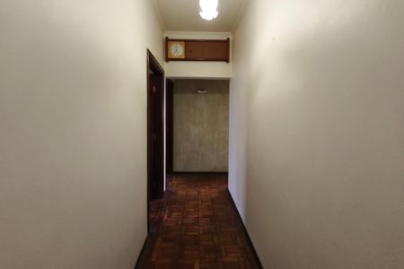 Casa à venda com 199m², 4 quartos e 3 vagasCorredor