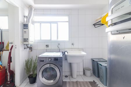 Apartamento à venda com 154m², 3 quartos e 2 vagas Apartamento à venda com 154m², 3 quartos e 2 vagasCozinha e Área de Serviço