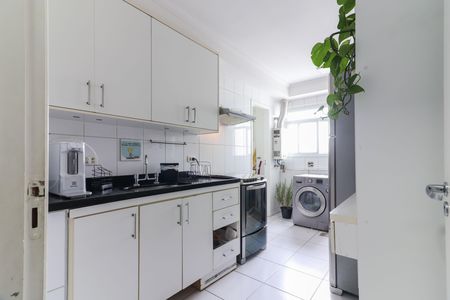 Apartamento à venda com 154m², 3 quartos e 2 vagas Apartamento à venda com 154m², 3 quartos e 2 vagasCozinha e Área de Serviço