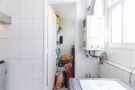 Apartamento à venda com 154m², 3 quartos e 2 vagas Apartamento à venda com 154m², 3 quartos e 2 vagasCozinha e Área de Serviço