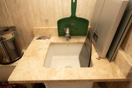 Apartamento à venda com 86m², 2 quartos e 1 vaga Apartamento à venda com 86m², 2 quartos e 1 vagaBanheiro de Serviço