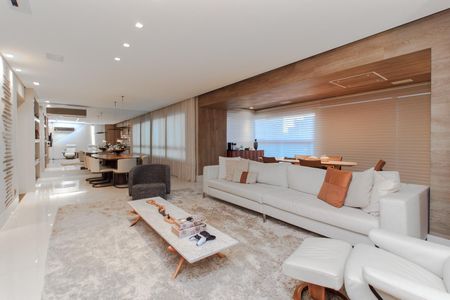 Apartamento à venda com 197m², 4 quartos e 4 vagasFoto 02