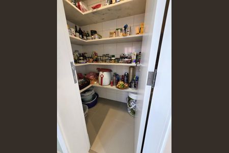 Apartamento à venda com 270m², 4 quartos e 4 vagasDespensa