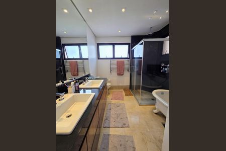 Apartamento à venda com 270m², 4 quartos e 4 vagasBanheiro da Suíte 1