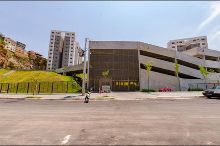 Apartamento à venda com 49m², 2 quartos e 1 vaga Apartamento à venda com 49m², 2 quartos e 1 vagaFachada