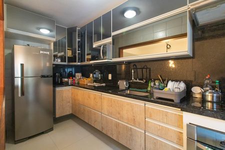 Casa à venda com 230m², 3 quartos e 4 vagasCozinha e Área de Serviço