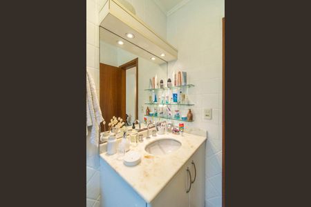 Casa à venda com 230m², 3 quartos e 4 vagasBanheiro da Suíte