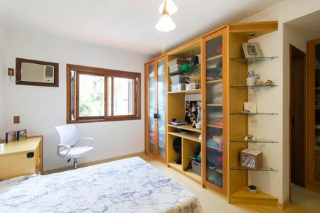 Casa à venda com 230m², 3 quartos e 4 vagasSuíte