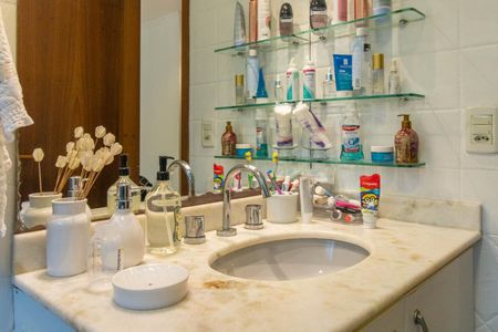 Casa à venda com 230m², 3 quartos e 4 vagasBanheiro da Suíte