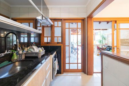 Casa à venda com 230m², 3 quartos e 4 vagasCozinha e Área de Serviço