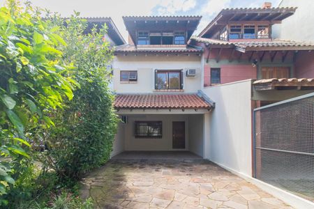 Casa à venda com 230m², 3 quartos e 4 vagasFachada