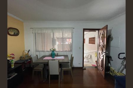 Casa à venda com 250m², 2 quartos e 3 vagasSala