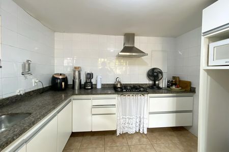 Casa para alugar com 537m², 4 quartos e 3 vagas Casa para alugar com 537m², 4 quartos e 3 vagasCozinha