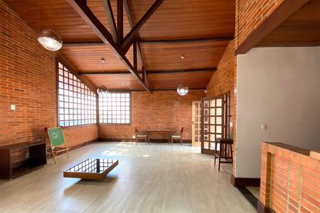 Casa para alugar com 537m², 4 quartos e 3 vagas Casa para alugar com 537m², 4 quartos e 3 vagasSala de Estar