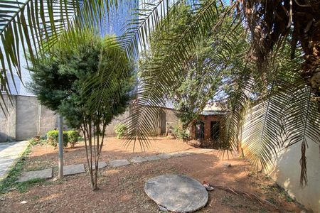 Casa para alugar com 537m², 4 quartos e 3 vagas Casa para alugar com 537m², 4 quartos e 3 vagasQuintal