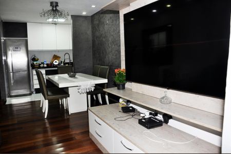 Apartamento à venda com 92m², 3 quartos e 1 vaga Apartamento à venda com 92m², 3 quartos e 1 vagaSala