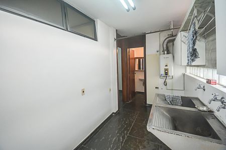 Apartamento à venda com 330m², 4 quartos e 3 vagas Apartamento à venda com 330m², 4 quartos e 3 vagasÁrea de Serviço