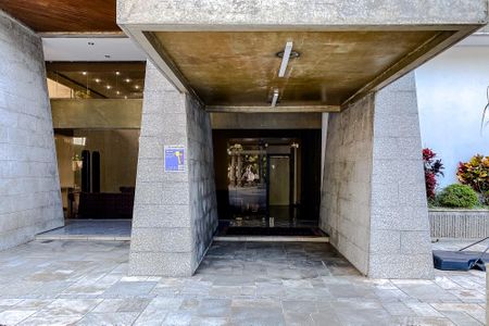 Apartamento à venda com 300m², 4 quartos e 4 vagas Apartamento à venda com 300m², 4 quartos e 4 vagasÁrea comum - Plaquinha