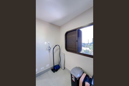 Apartamento à venda com 300m², 4 quartos e 4 vagas Apartamento à venda com 300m², 4 quartos e 4 vagasQuarto de Serviço