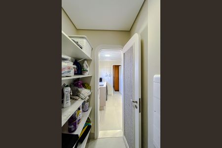 Apartamento à venda com 300m², 4 quartos e 4 vagas Apartamento à venda com 300m², 4 quartos e 4 vagasDespensa