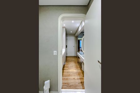 Apartamento à venda com 300m², 4 quartos e 4 vagas Apartamento à venda com 300m², 4 quartos e 4 vagasBanheiro da Suíte 2