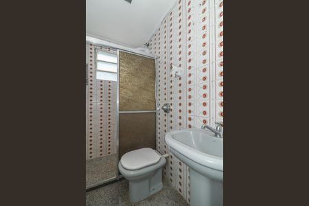 Banheiro de apartamento para alugar com 1 quarto, 46m² em Passo D’areia, Porto Alegre