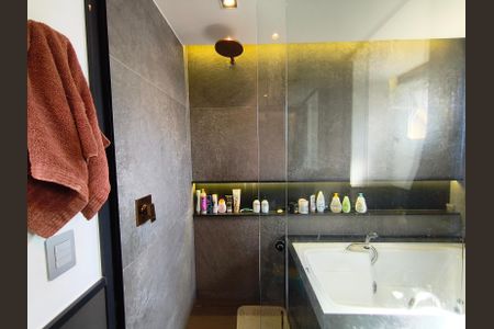 Apartamento à venda com 149m², 3 quartos e 2 vagas Apartamento à venda com 149m², 3 quartos e 2 vagasBanheiro da Suíte