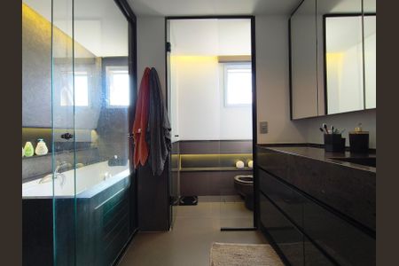 Apartamento à venda com 149m², 3 quartos e 2 vagas Apartamento à venda com 149m², 3 quartos e 2 vagasBanheiro da Suíte