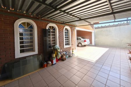 Casa à venda com 225m², 3 quartos e 4 vagas Casa à venda com 225m², 3 quartos e 4 vagasGaragem