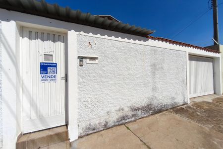 Casa à venda com 225m², 3 quartos e 4 vagasFachada