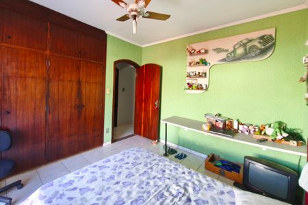 Casa à venda com 225m², 3 quartos e 4 vagas Casa à venda com 225m², 3 quartos e 4 vagasQuarto 2