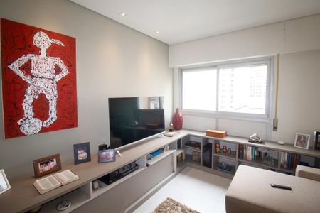 Sala de TV de apartamento à venda com 2 quartos, 150m² em Jardim Paulista, São Paulo