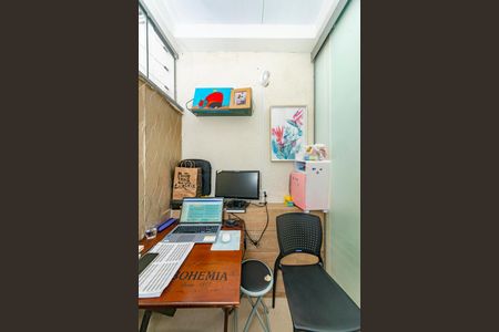 Apartamento à venda com 175m², 3 quartos e 2 vagas Apartamento à venda com 175m², 3 quartos e 2 vagasEscritório