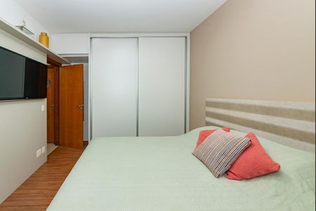 Apartamento à venda com 175m², 3 quartos e 2 vagas Apartamento à venda com 175m², 3 quartos e 2 vagasSuíte