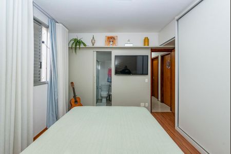 Apartamento à venda com 175m², 3 quartos e 2 vagas Apartamento à venda com 175m², 3 quartos e 2 vagasSuíte