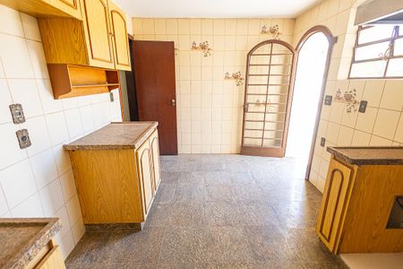 Casa à venda com 453m², 5 quartos e 8 vagas Casa à venda com 453m², 5 quartos e 8 vagasCozinha