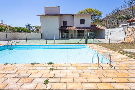 Casa à venda com 453m², 5 quartos e 8 vagas Casa à venda com 453m², 5 quartos e 8 vagasÁrea comum