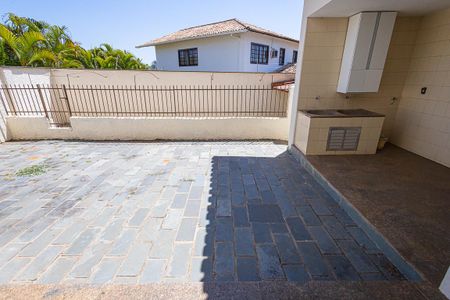 Casa à venda com 453m², 5 quartos e 8 vagas Casa à venda com 453m², 5 quartos e 8 vagasÁrea de Serviço