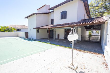 Casa à venda com 453m², 5 quartos e 8 vagas Casa à venda com 453m², 5 quartos e 8 vagasÁrea comum