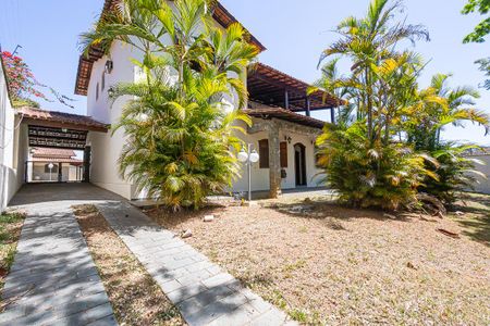 Casa à venda com 453m², 5 quartos e 8 vagas Casa à venda com 453m², 5 quartos e 8 vagasÁrea comum