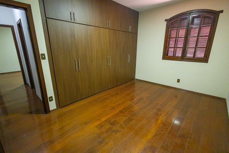 Casa à venda com 453m², 5 quartos e 8 vagas Casa à venda com 453m², 5 quartos e 8 vagasQuarto 3