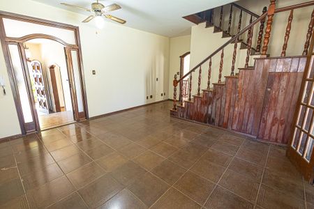 Casa à venda com 453m², 5 quartos e 8 vagas Casa à venda com 453m², 5 quartos e 8 vagasCopa