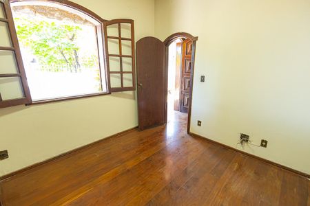 Casa à venda com 453m², 5 quartos e 8 vagas Casa à venda com 453m², 5 quartos e 8 vagasEscritório