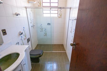 Casa à venda com 453m², 5 quartos e 8 vagas Casa à venda com 453m², 5 quartos e 8 vagasBanheiro