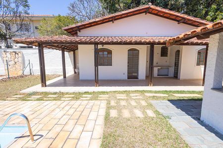 Casa à venda com 453m², 5 quartos e 8 vagas Casa à venda com 453m², 5 quartos e 8 vagasÁrea comum