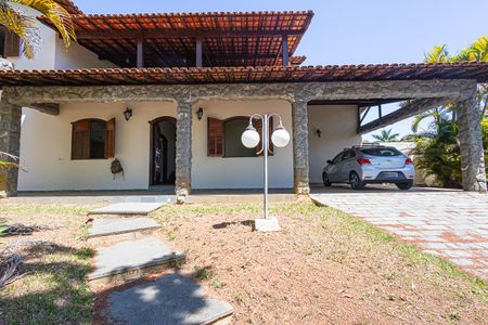 Casa à venda com 453m², 5 quartos e 8 vagas Casa à venda com 453m², 5 quartos e 8 vagasÁrea comum