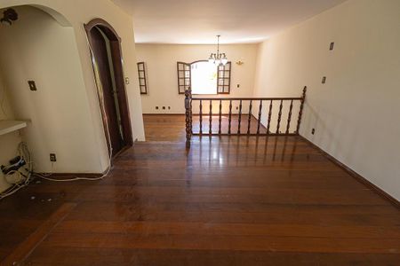 Casa à venda com 453m², 5 quartos e 8 vagas Casa à venda com 453m², 5 quartos e 8 vagasSala