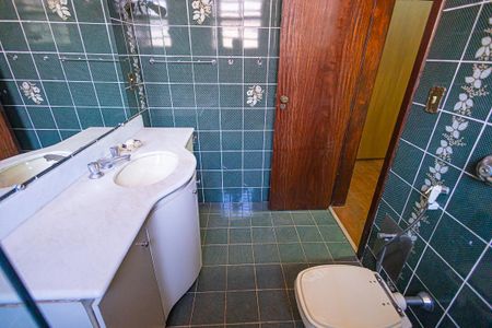 Casa à venda com 453m², 5 quartos e 8 vagas Casa à venda com 453m², 5 quartos e 8 vagasBanheiro da Suite 2